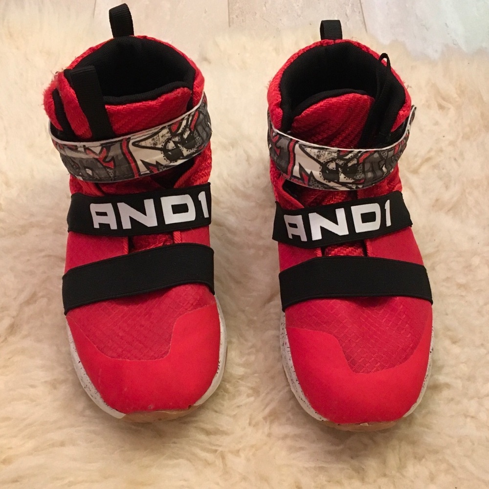 AND1 BOY’S BASKET BALL SHOES IN SIZE 6